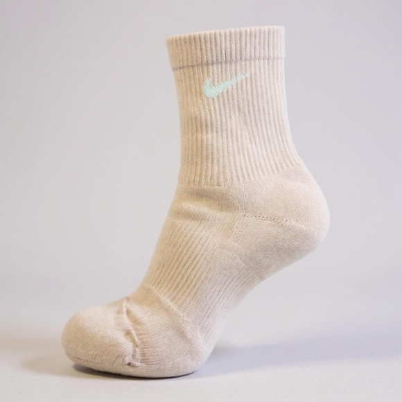 Nike Accessories - Nike Dri-FIT Crew Socks - Pink (1 Pair) Medium